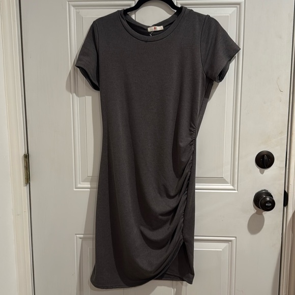 Axis Short Sleeve Maternity Dress. Size Medium. - Picture 1 of 8